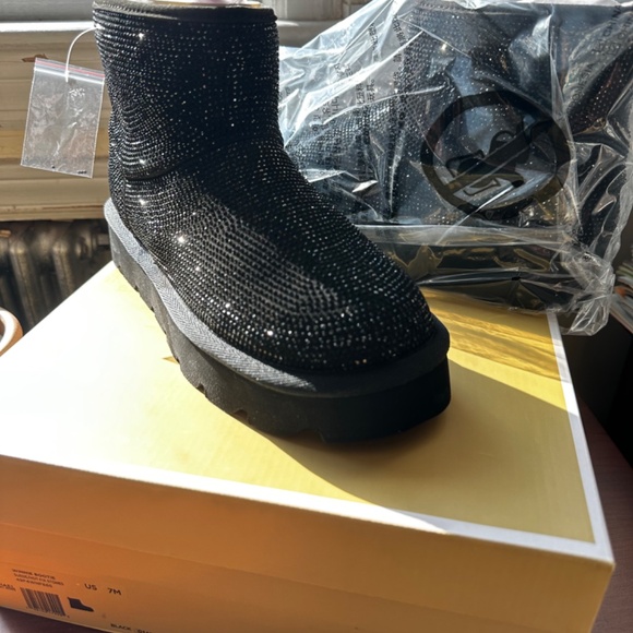 BRAND NEW MICHAEL KORS "WINNIE BOOTIE". BLACK - SIZE 7M - Picture 2 of 5